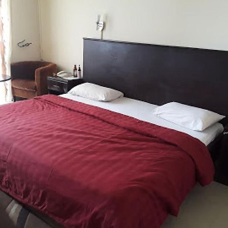 Room In Lodge - Premier Hotel-איבאדן מראה חיצוני תמונה