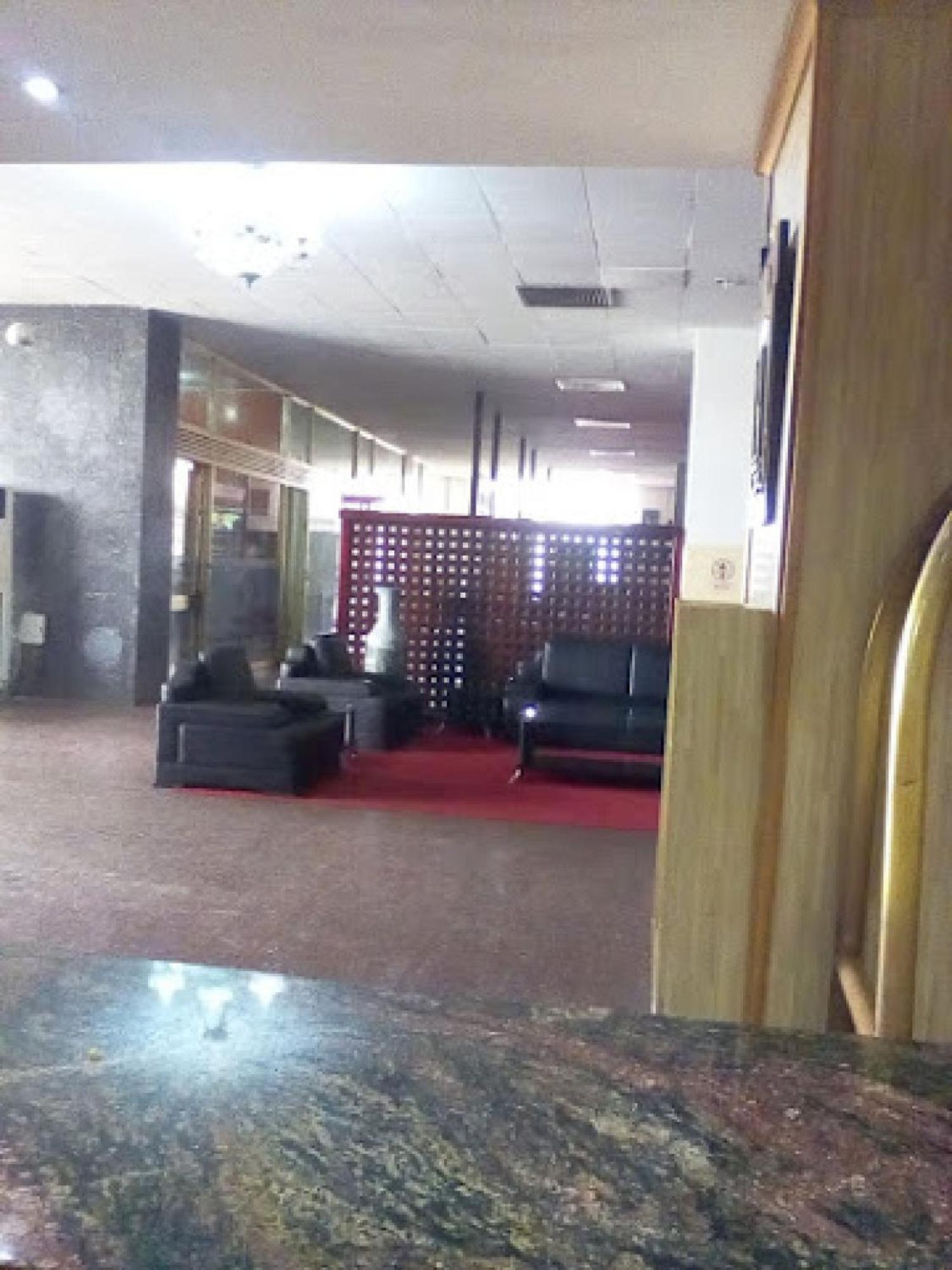 Room In Lodge - Premier Hotel-איבאדן מראה חיצוני תמונה