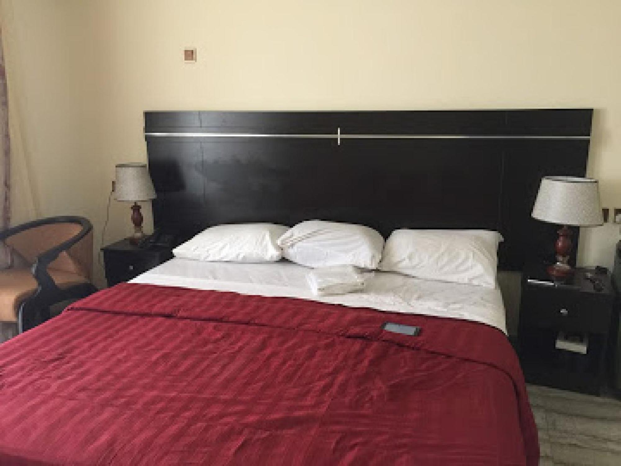 Room In Lodge - Premier Hotel-איבאדן מראה חיצוני תמונה